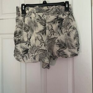 Olivaceous Beachy linen shorts